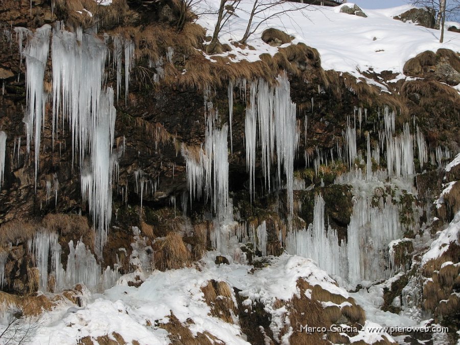 01_Ghiaccio salendo al rifugio.JPG